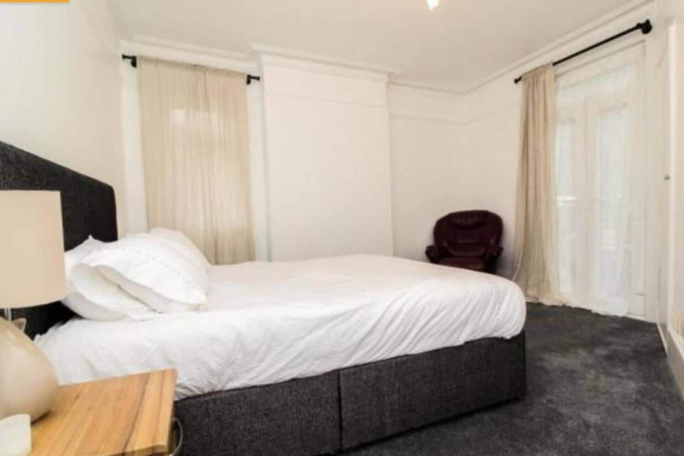 Bedroom 2, Charming 2-bed Apartment in Brentwood Free Parking, Essex