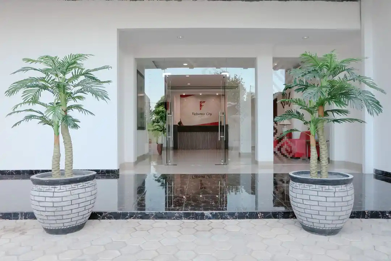 Exterior & Views, Flobamor City Hotel, Kupang