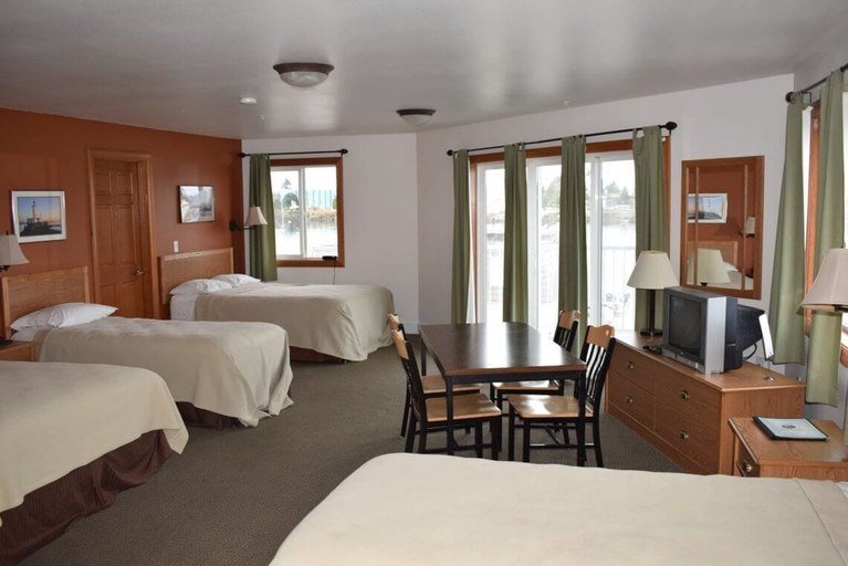 Bedroom 2, Longliner Lodge and Suites, Sitka
