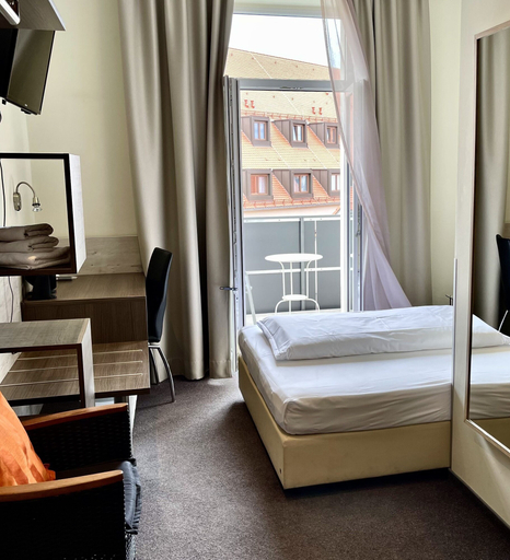 Bedroom 4, Hotel Central, Bamberg
