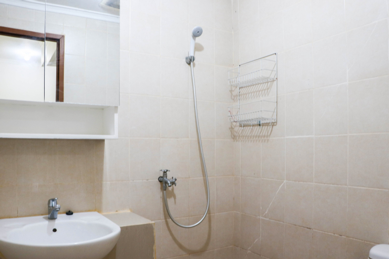 Bedroom 2, Modern and Homey 1BR at Maple Park Sunter Apartment By Travelio, North Jakarta