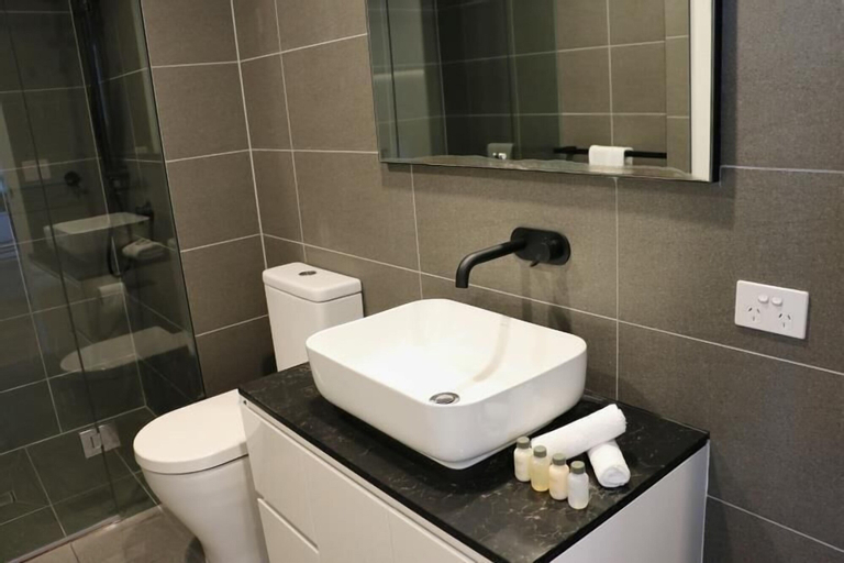 Bathroom 16