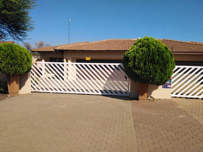 Exterior & Views 2, Hush Guest House, Waterberg