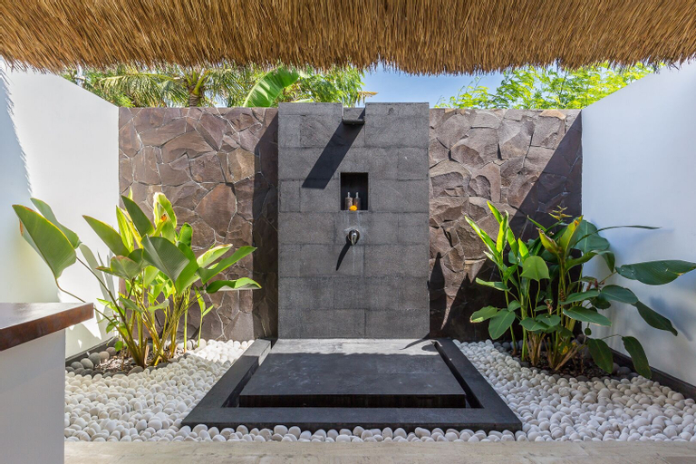 Bathroom 15