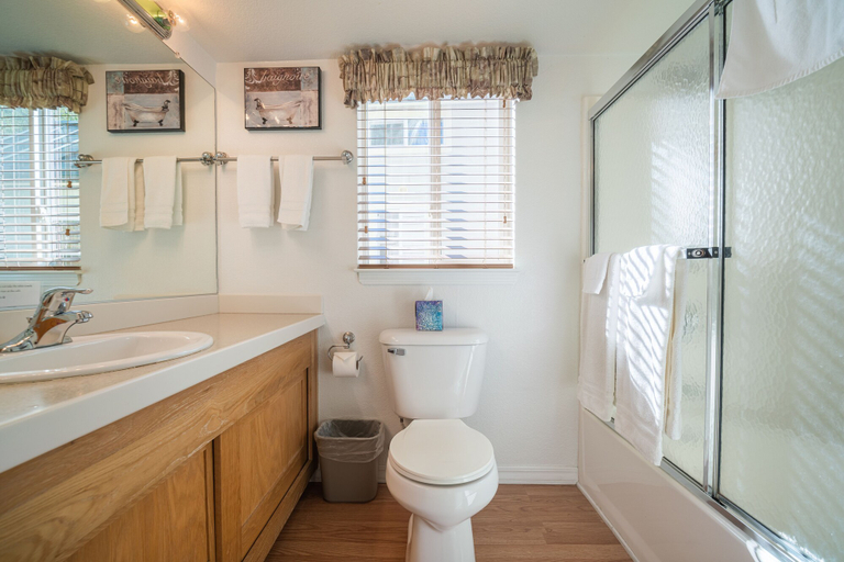 Bathroom 3, Strawhouse Resorts, Trinity