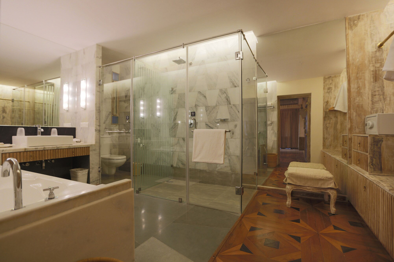 Bathroom 5, Rawla Narlai, Pali