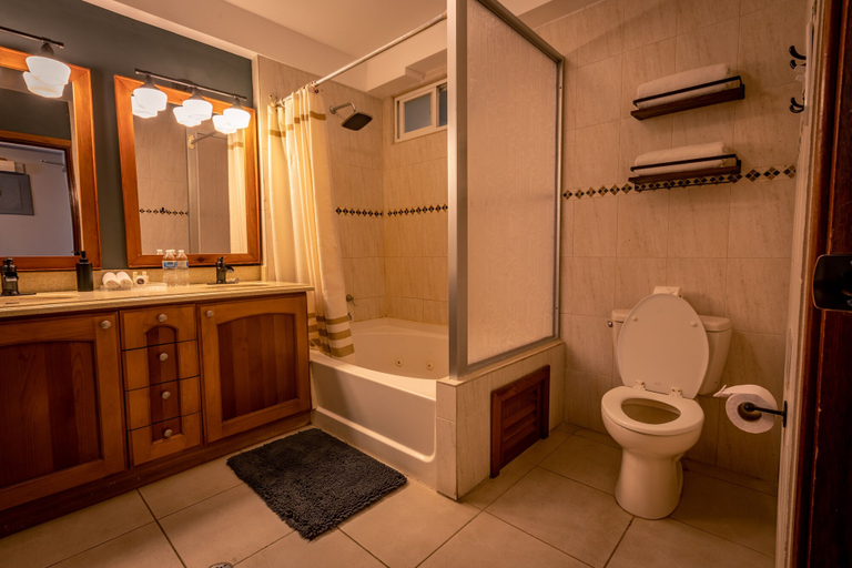 Bathroom 4, Tropical Suites Hotel, Bocas del Toro