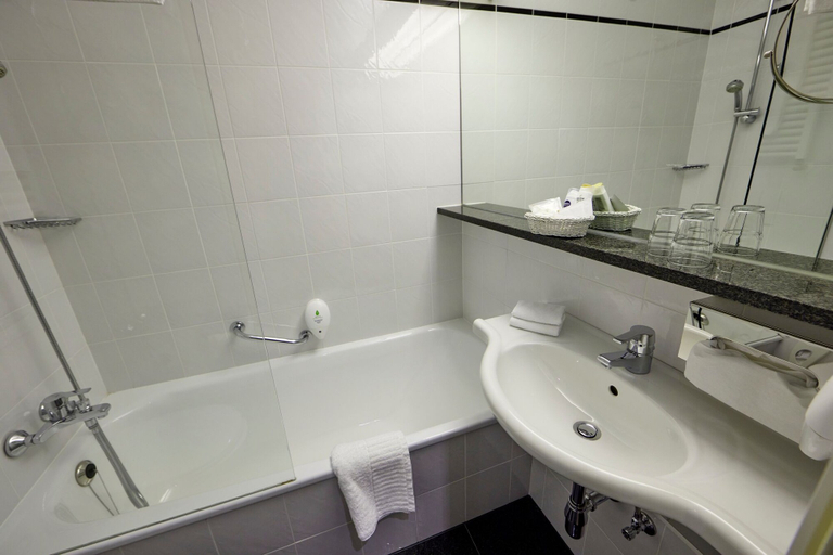 Bathroom 5, Hotel Bredeney, Essen