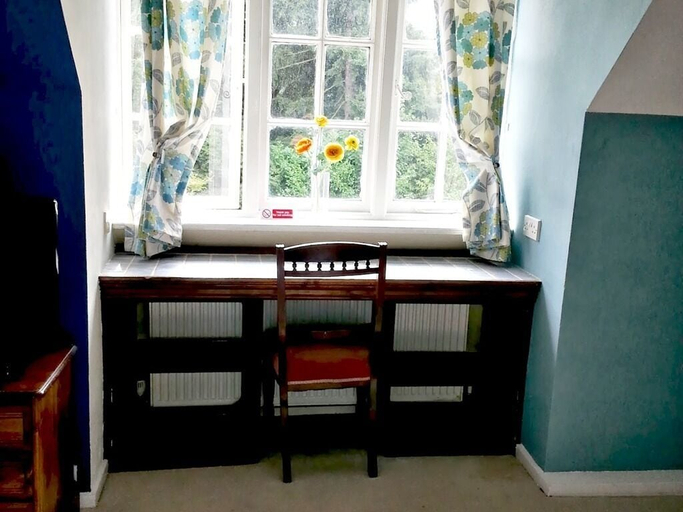 Others 5, Rosemead Guest House, Surrey
