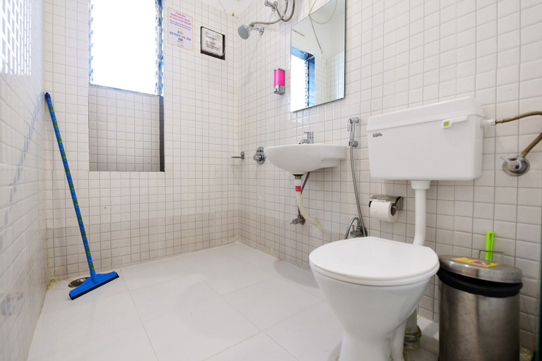 Bathroom 5, goSTOPS Mumbai - Hostel, Mumbai City