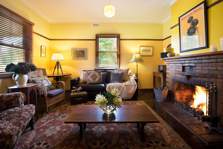 Others 5, The Raglan, Hepburn - East