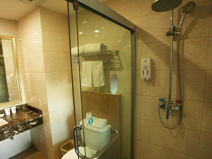 Bathroom 4, GreenTree Inn Bozhou Qiaocheng District Yaodu Road Hotel, Bozhou