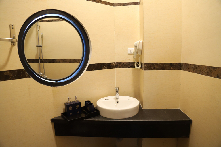 Bathroom 5, MEDDOM Park, Cao Phong