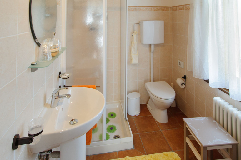 Bathroom 5, B&B La Fenice, Rimini