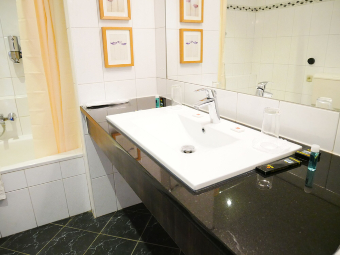 Bathroom 5, Hotel Het Oosten, Rijnwoude
