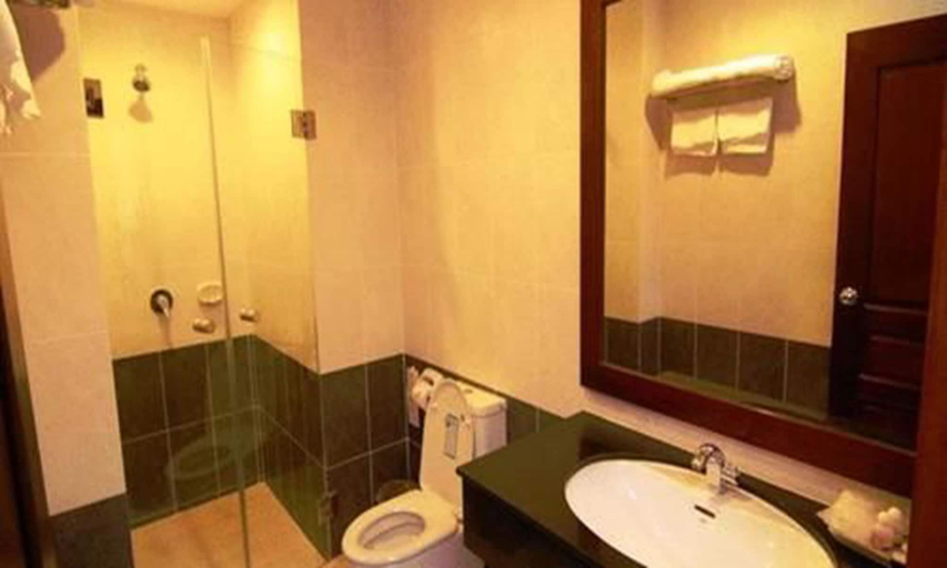Bathroom 5, Sabaidee at Lao Hotel, Vientiane