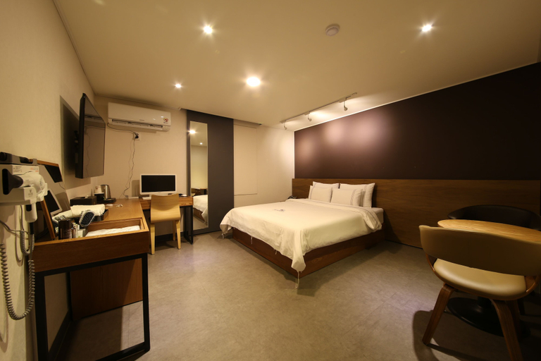 Bedroom 2, Winner Hotel, Jeonju