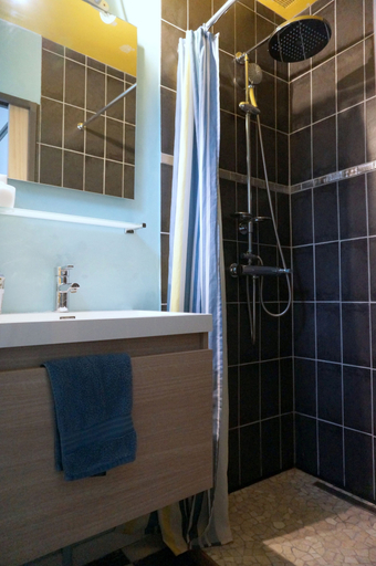 Bathroom 4, Patio Del Mar, Vendée
