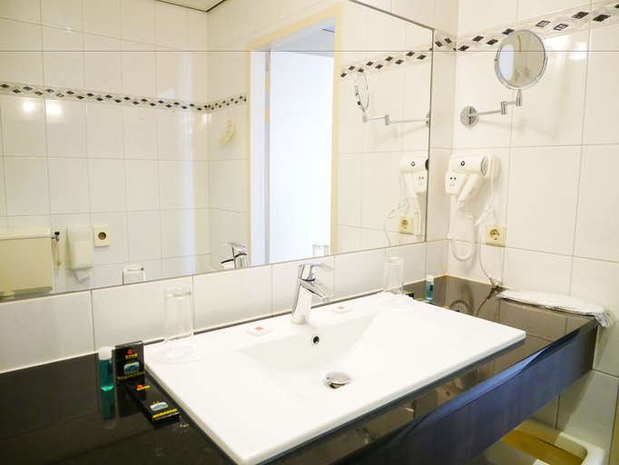 Bathroom 5, Hotel Het Oosten, Rijnwoude