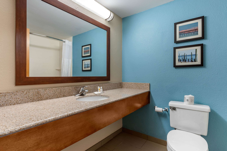 Bathroom 10