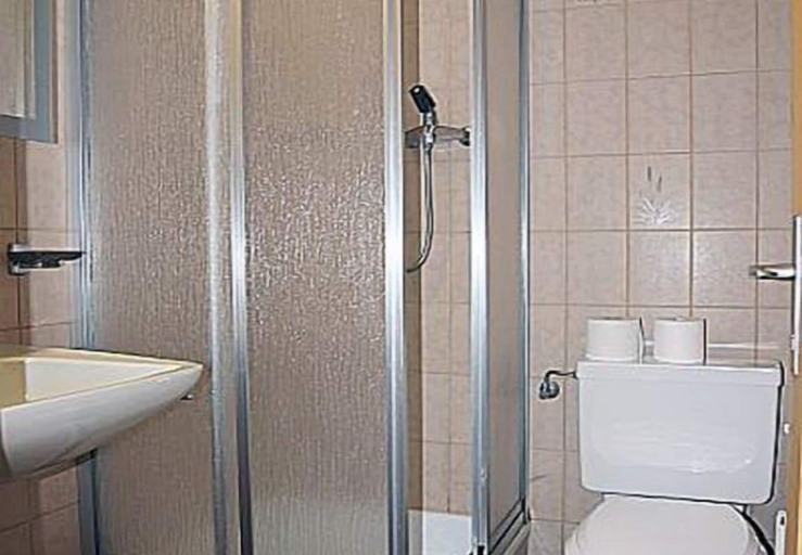 Bathroom, Trimka, Goms