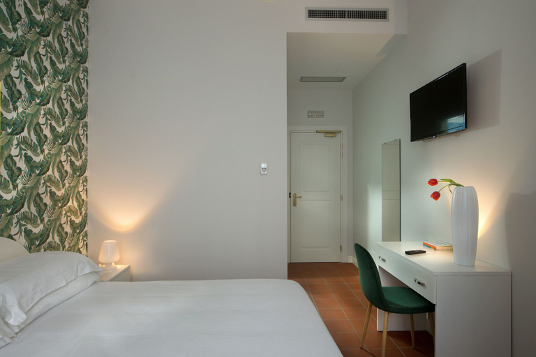 Bedroom 5, Palazzo Sant'Antonio, Napoli
