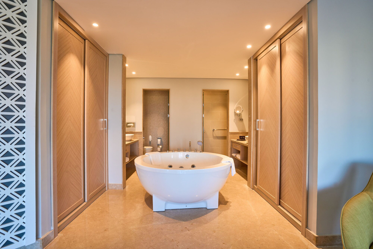 Bathroom 5, Steigenberger ALDAU Beach Hotel, Al-Ghurdaqah