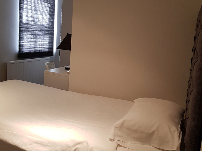 Bedroom 4, Blagrave Rooms, Reading