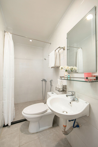 Bathroom 5, Queen Cafe Hotel & Pub, Hoàn Kiếm