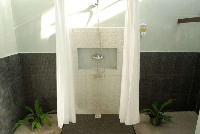 Bathroom 4, Froggies Divers Lembeh, Bitung