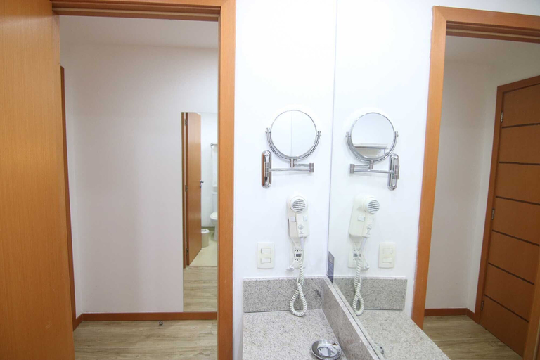 Bathroom 4, Samba Linhares, Linhares