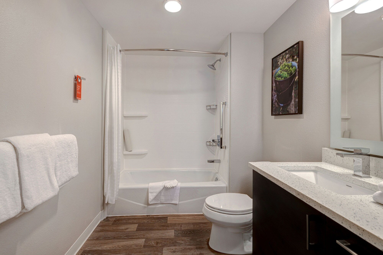 Bathroom 4, TownePlace Suites San Luis Obispo, San Luis Obispo