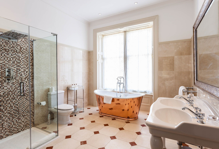 Bathroom 5, Cromlix, Stirling