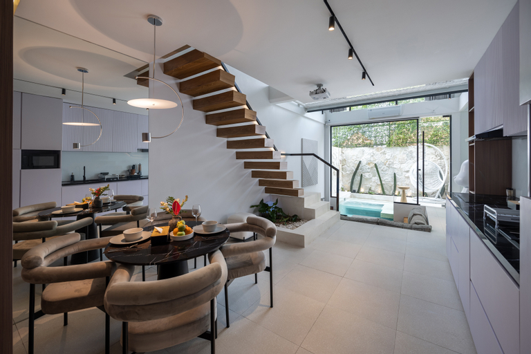Dining Room 10