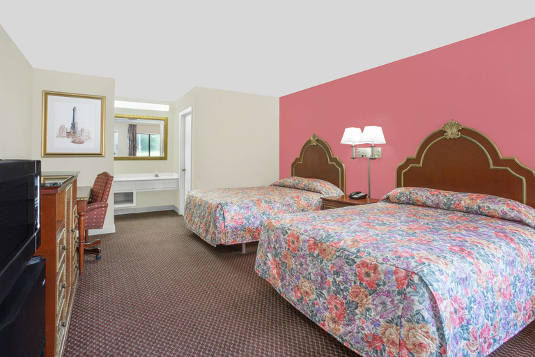 Bedroom 4, Knights Inn Emporia, Sussex