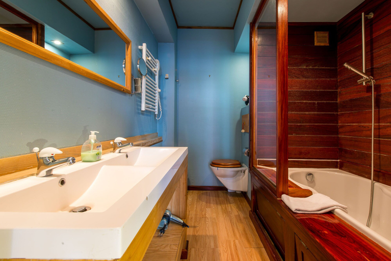 Bathroom 5, The Corner House, West-Vlaanderen