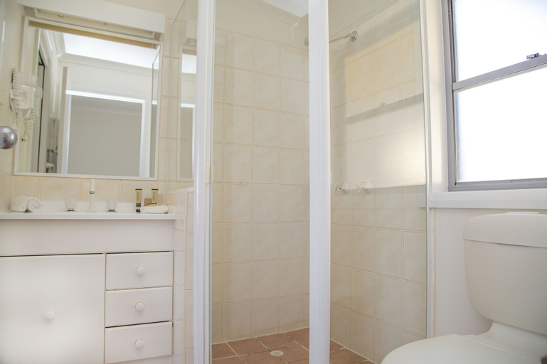 Bedroom 4, Raffertys Resort, Lake Macquarie - North
