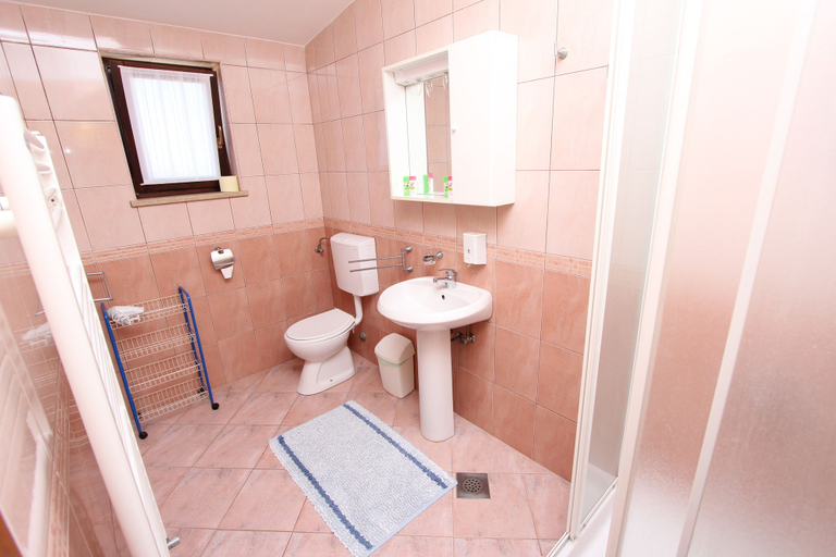 Bathroom 4, Apartmani Romano, Rovinj