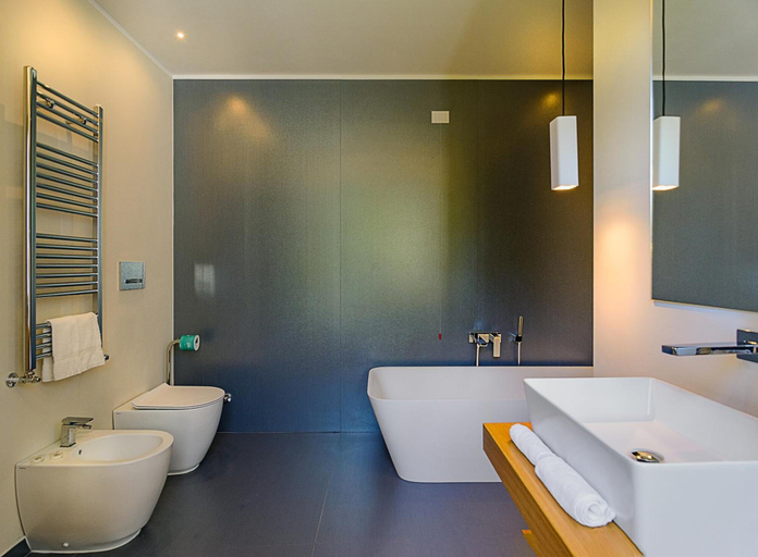 Bathroom 4, Resort Miramonti, Lucca