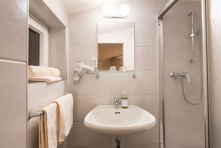 Bathroom 4, Gästehaus Zwischenberger, Spittal an der Drau