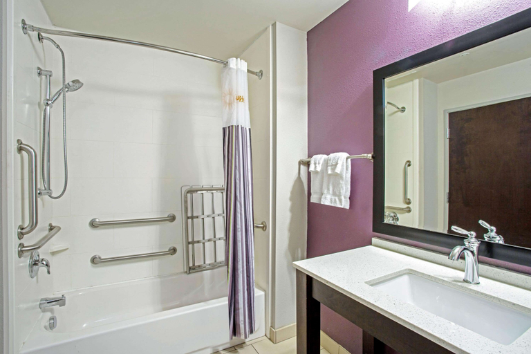 Bathroom 5, La Quinta Inn & Suites by Wyndham York, York