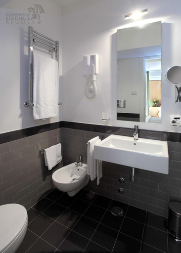 Bathroom 5, Residence Regola, Rome
