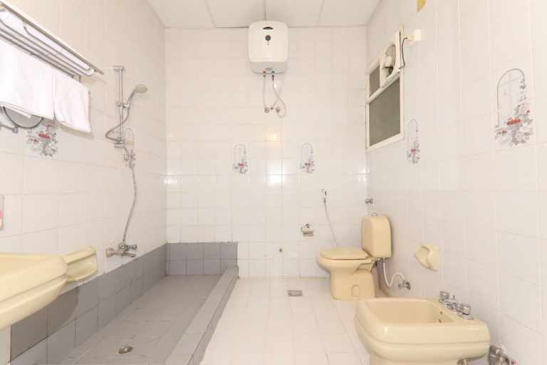 Bathroom 4, Dar Raies Hotel, Makkah