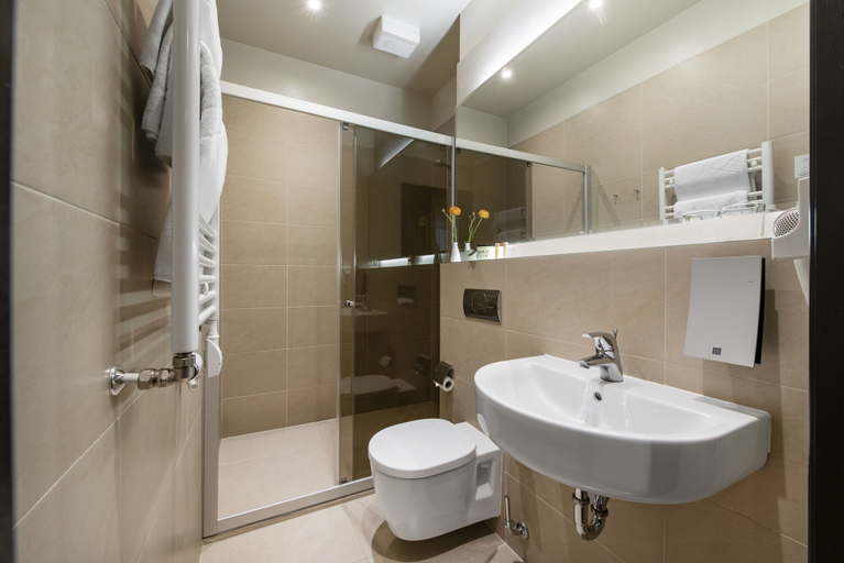Bathroom 4, Amberton Cathedral Square Hotel Vilnius, Vilniaus
