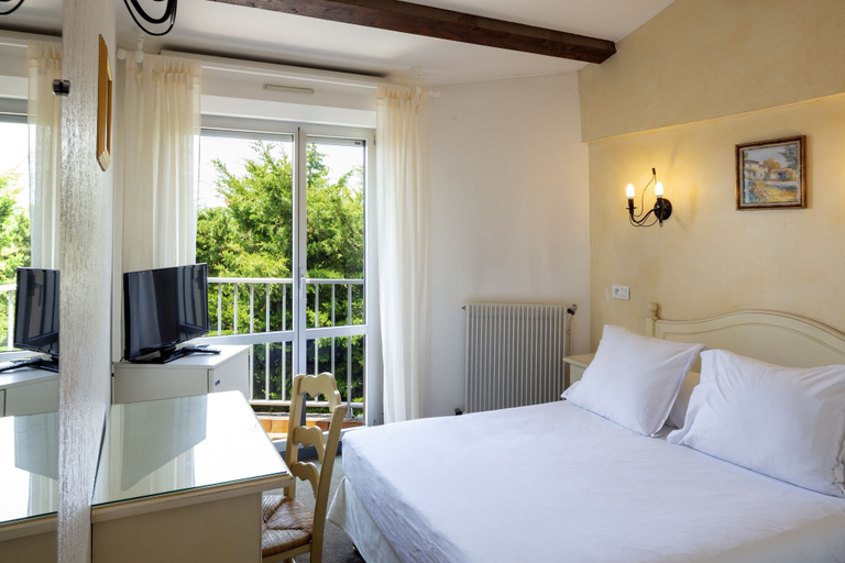 Bedroom 3, Hôtel Le Mozart, Bouches-du-Rhône