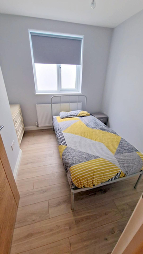 Bedroom 5, 2-bedroom House in South London - Sutton, London