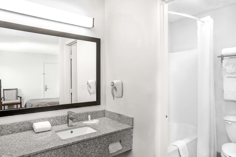 Bathroom 4, Super 8 by Wyndham Lafayette, Tippecanoe