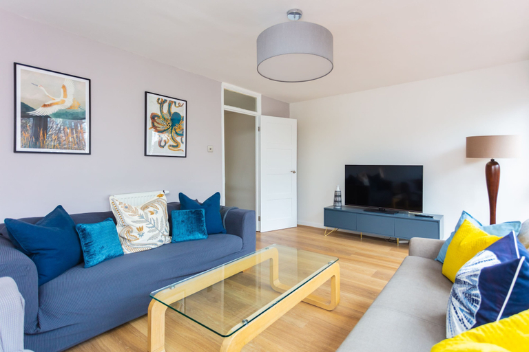 Others 5, Spacious Central 3 Bedroom Apartment in Old Street, London
