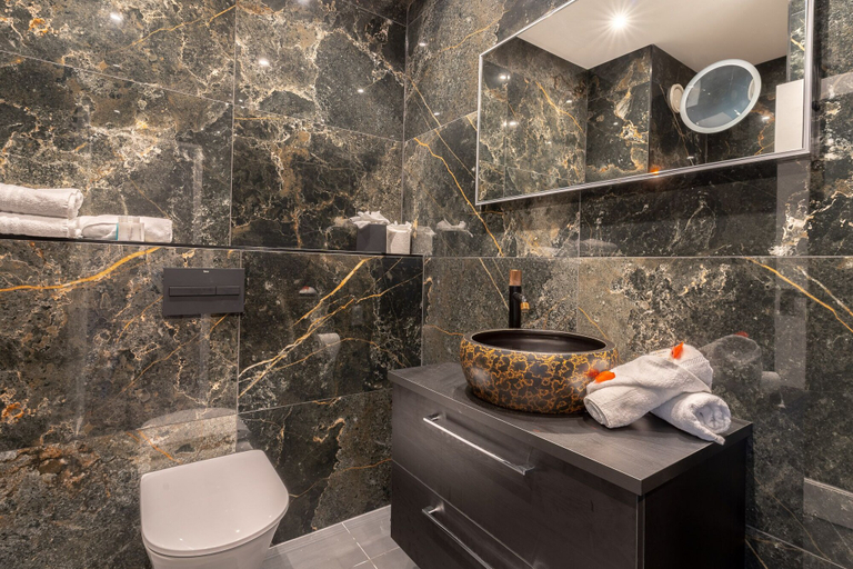 Bathroom 5, Breaffy House Hotel