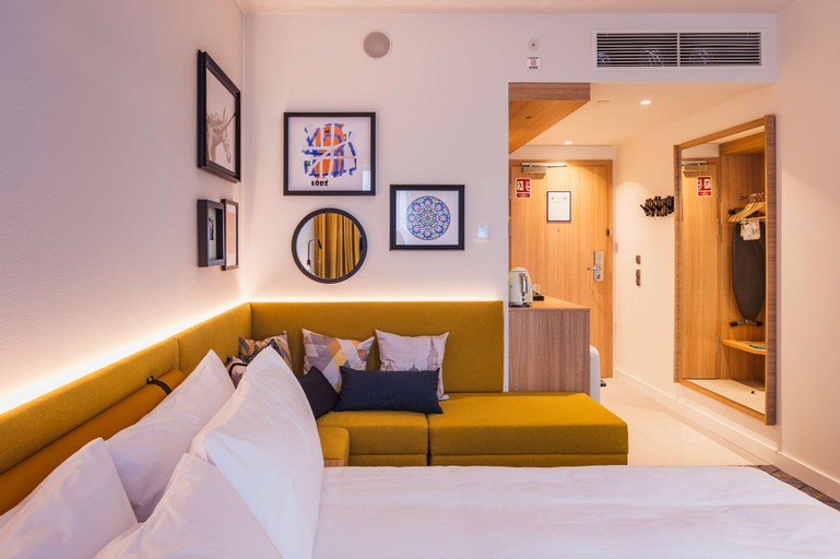 Bedroom 18
